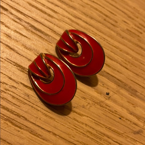 Costume earrings - Picture 1 of 1